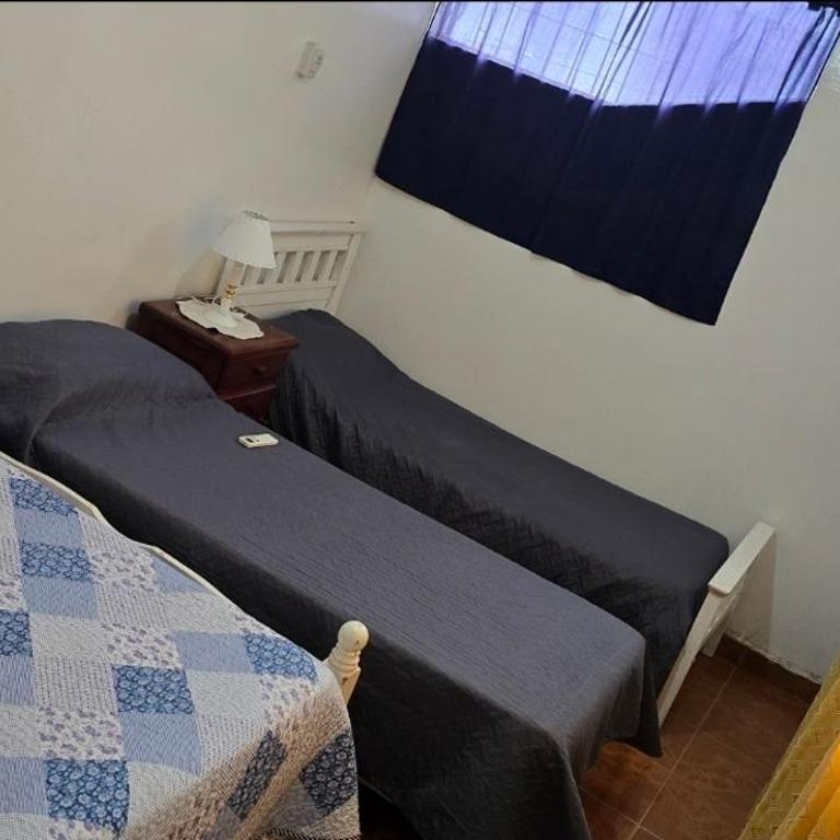 Depto Pringles 1740, Primer Piso, Parking Privado Gratis - Two-Bedroom Apartment with Garden View - 8