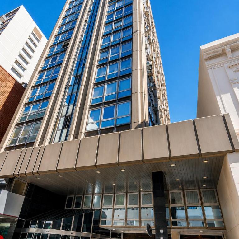 Comodidad y belleza, seguridad 24hs, céntrico, cochera, zona Galerías Pacífico y Obelisco - Apartamento de 1 dormitorio - 21