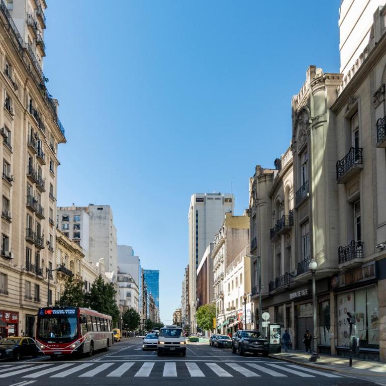 Comodidad y belleza, seguridad 24hs, céntrico, cochera, zona Galerías Pacífico y Obelisco - Apartamento de 1 dormitorio - 24