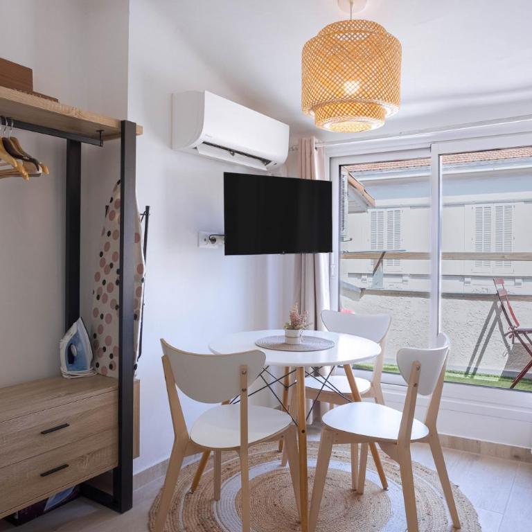 Studio Chanel - central, balcon, clim, proche Palais&Plages - Studio Standard - 4