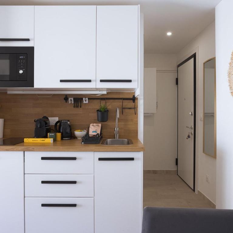 Studio Chanel - central, balcon, clim, proche Palais&Plages - Studio Standard - 12