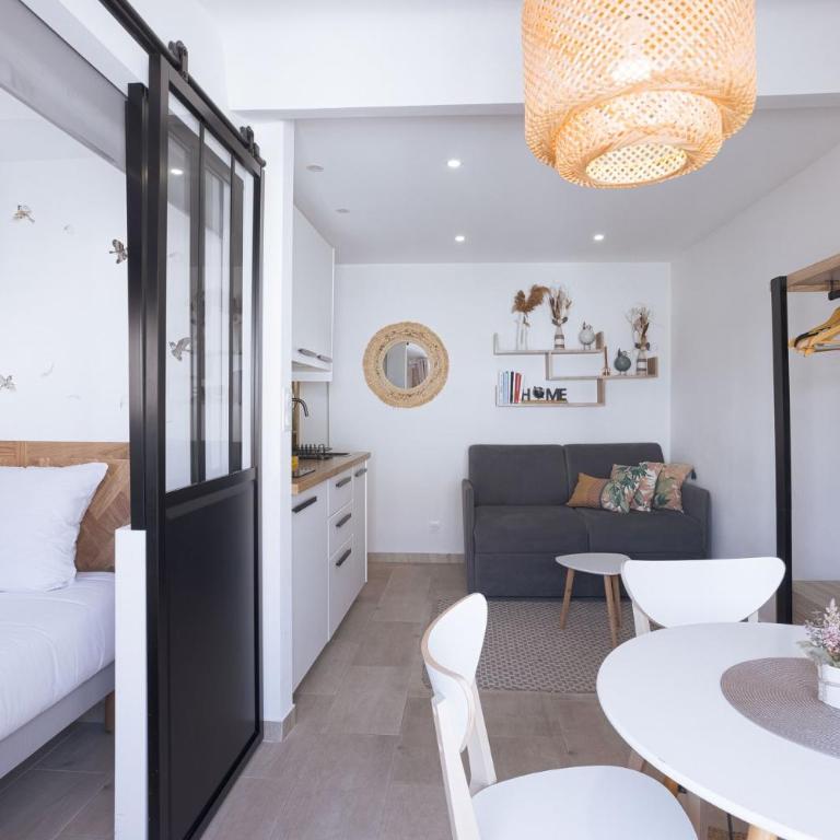 Studio Chanel - central, balcon, clim, proche Palais&Plages - Studio Standard - 6