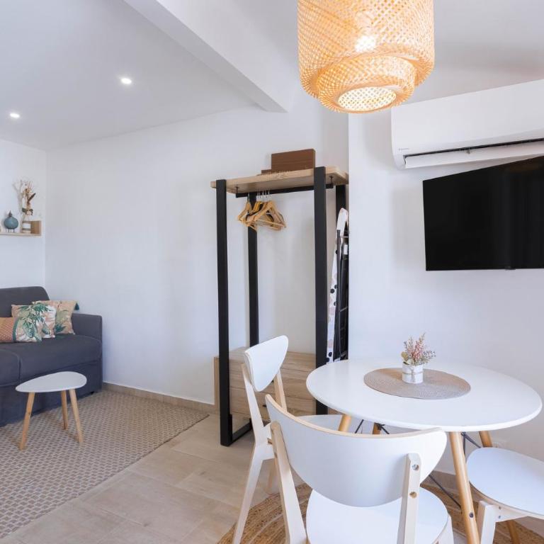 Studio Chanel - central, balcon, clim, proche Palais&Plages - Studio Standard - 10