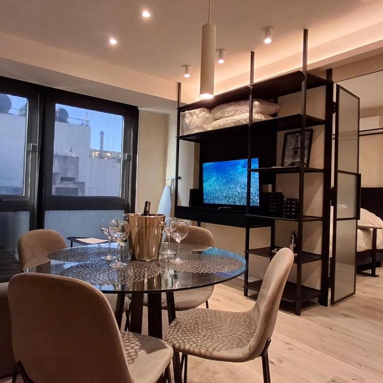 Comodidad y belleza, seguridad 24hs, céntrico, cochera, zona Galerías Pacífico y Obelisco - Apartamento de 1 dormitorio - 32