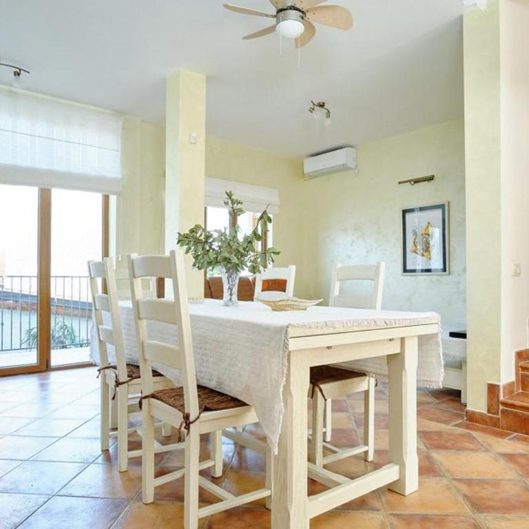 Villa California - Three-Bedroom Villa - 12