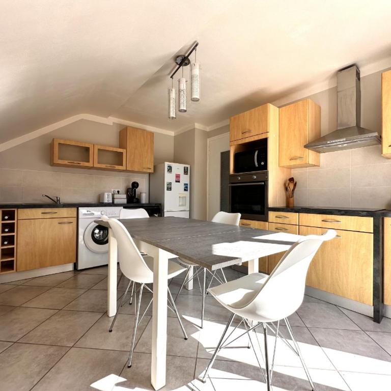 Appartement T5 lumineux proche stations de ski - 2 places de parking privé - Appartement - 8