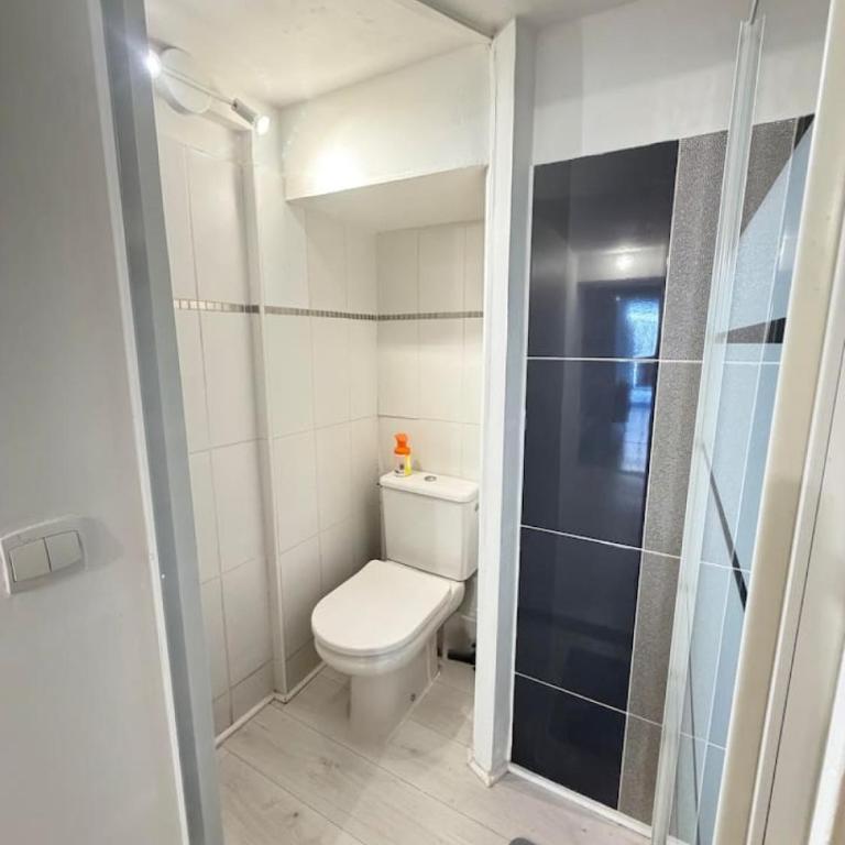 Studio Moderne tout équipé, petit extérieur Nîmes - Appartement 1 Chambre - 19