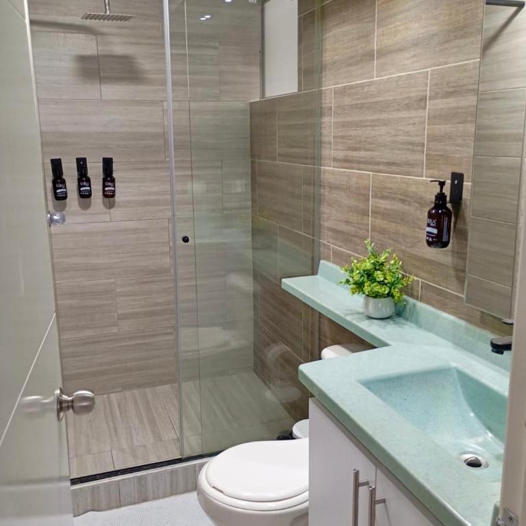 Hermoso Apto #1 con Piscina cerca al CC Unícentro con Aire Acondicionado - Apartamento de 3 dormitorios - 13