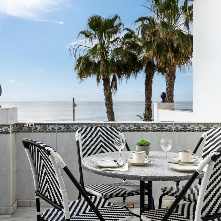 Beachfront Apt Torrox Costa - Apartamento Deluxe de 2 dormitorios con vistas al mar - 1
