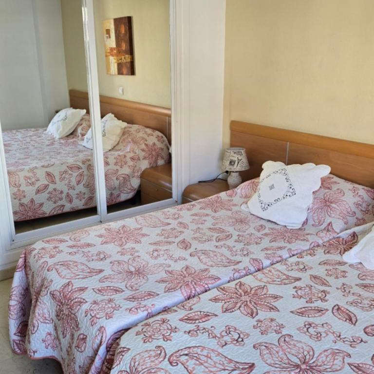 Fuengirola - Sleep 2-6 people - Three-Bedroom Apartment - 25