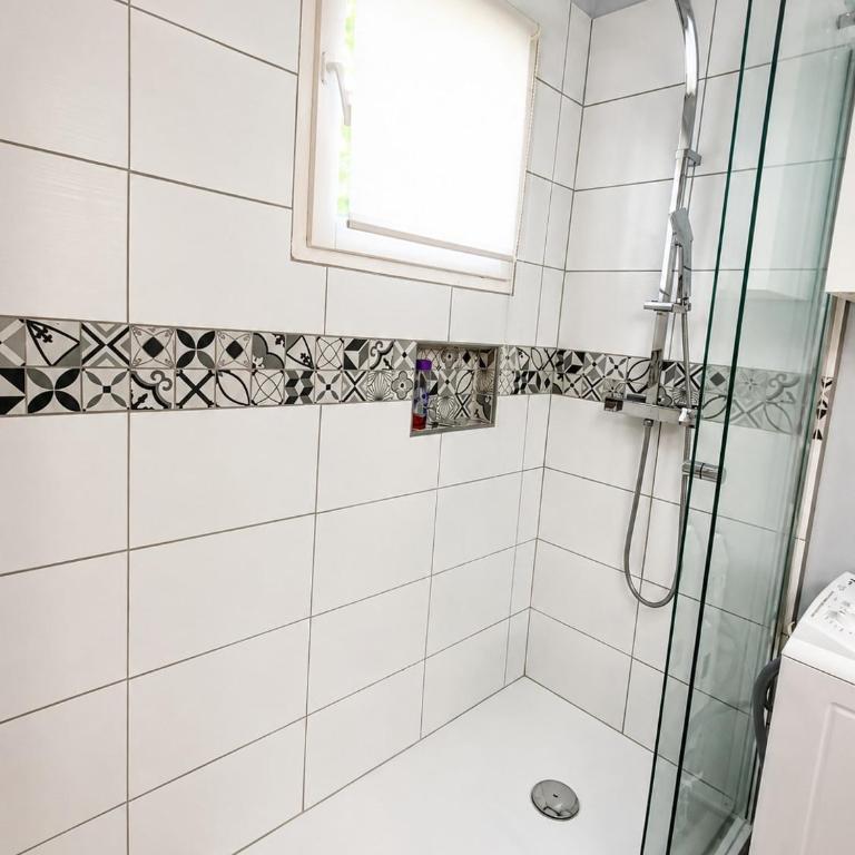 Appartement tout equipé en rdc climatisé terrasse et parking - Studio-Apartment mit Queensize-Bett - 10