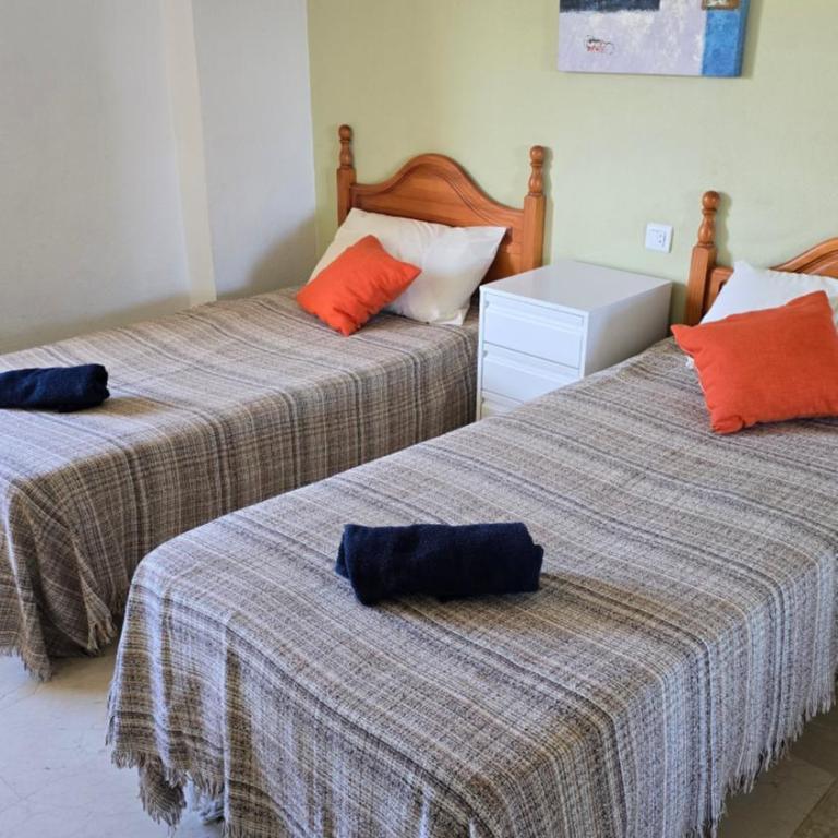 Fuengirola - Sleep 2-6 people - Three-Bedroom Apartment - 27