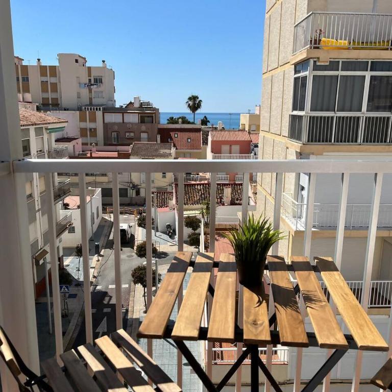 Apartamento con vistas al mar - Three-Bedroom Apartment - 1