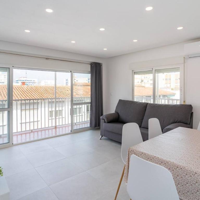 Apartamento con vistas al mar - Three-Bedroom Apartment - 2