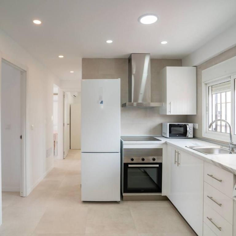 Apartamento con vistas al mar - Three-Bedroom Apartment - 4