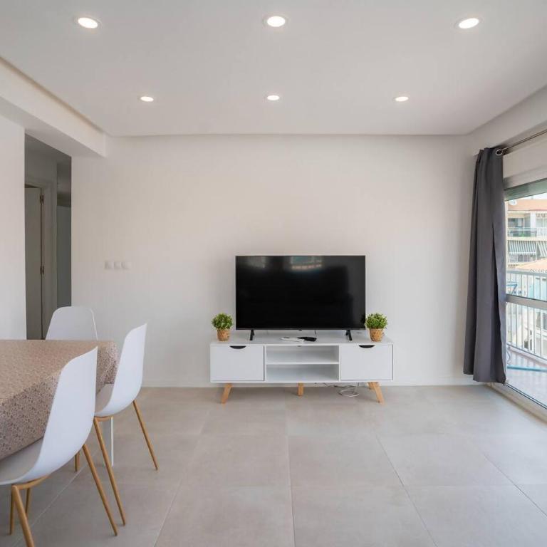 Apartamento con vistas al mar - Three-Bedroom Apartment - 6