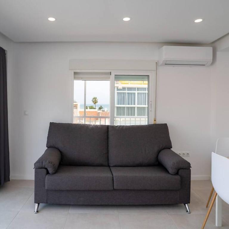 Apartamento con vistas al mar - Three-Bedroom Apartment - 8