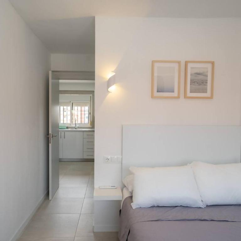 Apartamento con vistas al mar - Three-Bedroom Apartment - 17