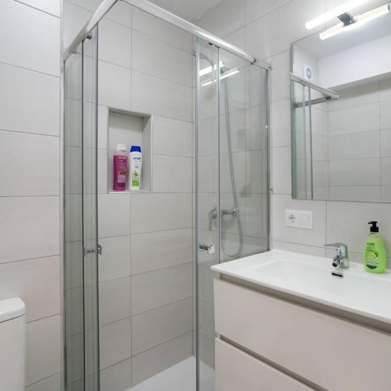 Apartamento con vistas al mar - Three-Bedroom Apartment - 18