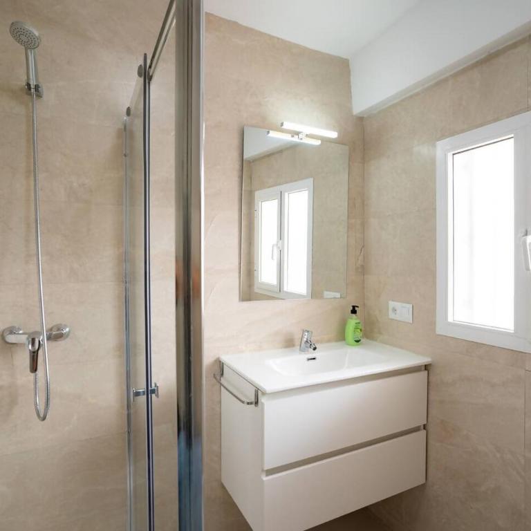 Apartamento con vistas al mar - Three-Bedroom Apartment - 20