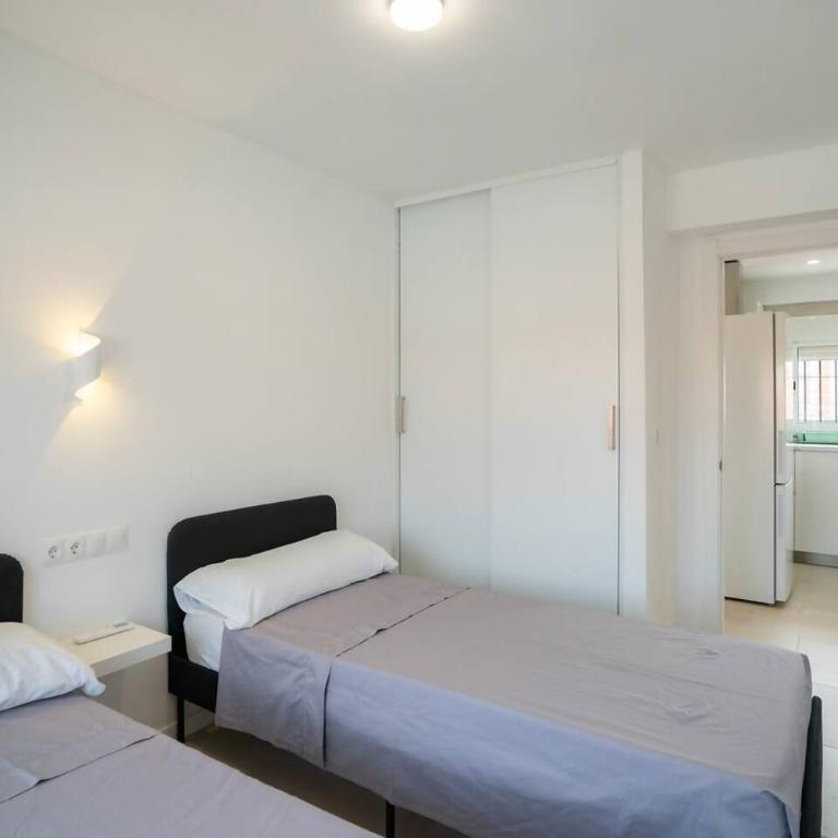 Apartamento con vistas al mar - Three-Bedroom Apartment - 21