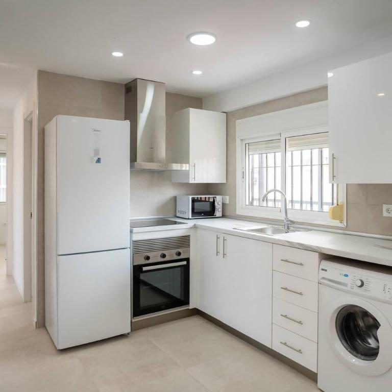 Apartamento con vistas al mar - Three-Bedroom Apartment - 22