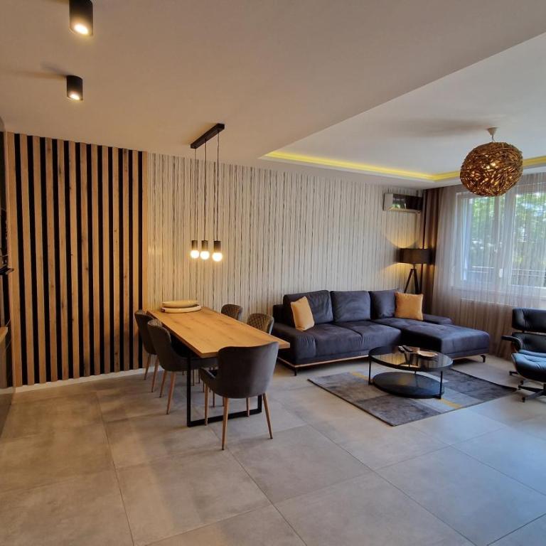 FAMILY RESORT SUBOTICA Apartments - Suite mit Kingsize-Bett und Balkon - 4