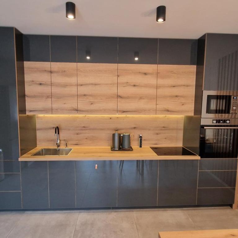 FAMILY RESORT SUBOTICA Apartments - Suite mit Kingsize-Bett und Balkon - 10