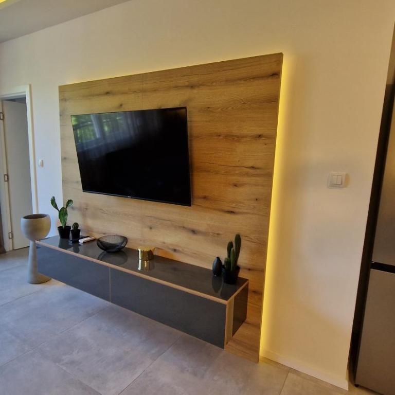 FAMILY RESORT SUBOTICA Apartments - Suite mit Kingsize-Bett und Balkon - 11