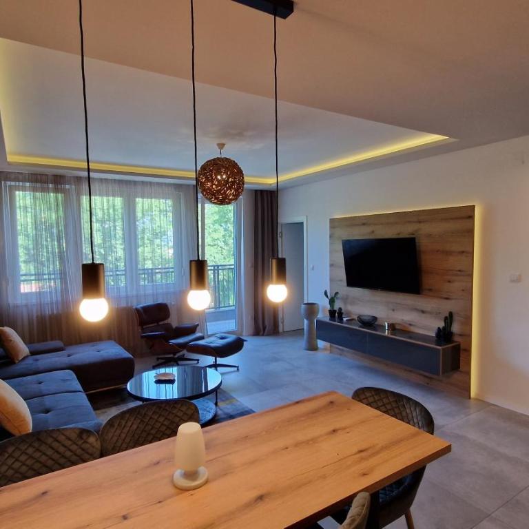 FAMILY RESORT SUBOTICA Apartments - Suite mit Kingsize-Bett und Balkon - 13
