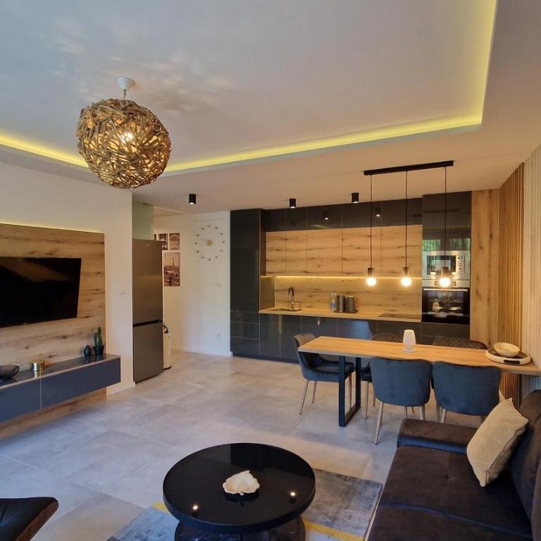 FAMILY RESORT SUBOTICA Apartments - Suite mit Kingsize-Bett und Balkon - 15