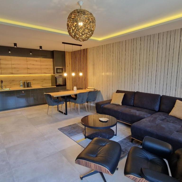 FAMILY RESORT SUBOTICA Apartments - Suite mit Kingsize-Bett und Balkon - 16