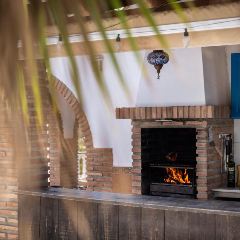 Villa Nerja with Pool, BBQ, Games & Fireplace - Villa - 2