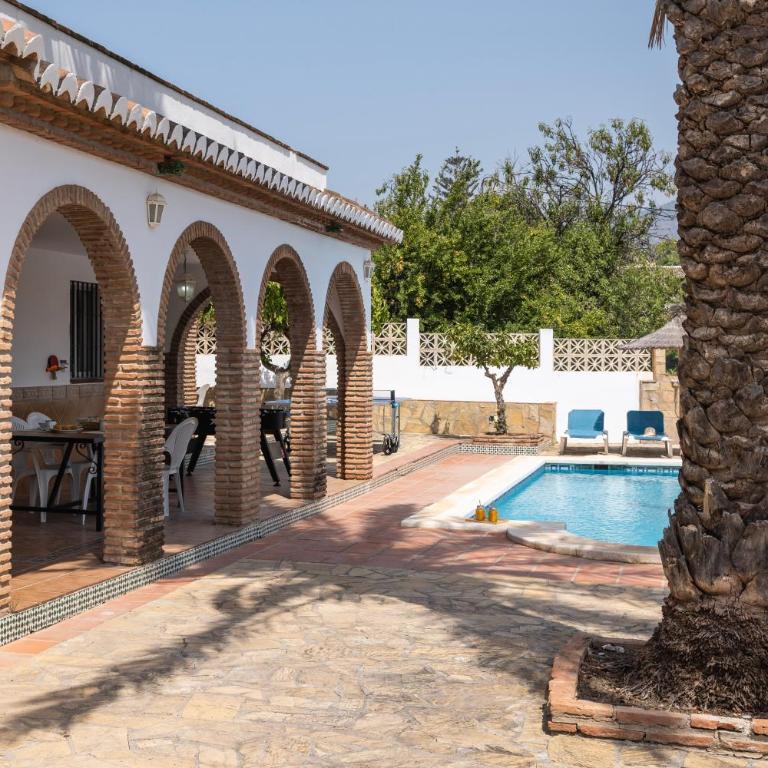 Villa Nerja with Pool, BBQ, Games & Fireplace - Villa - 26