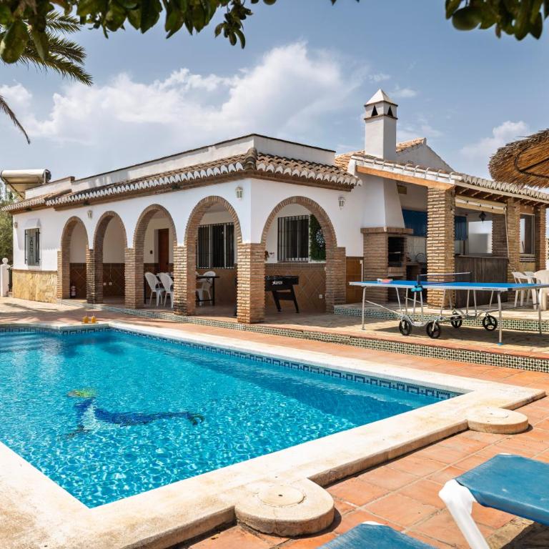 Villa Nerja with Pool, BBQ, Games & Fireplace - Villa - 1