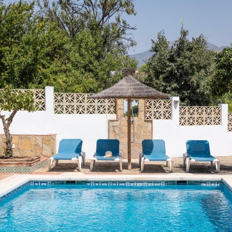 Villa Nerja with Pool, BBQ, Games & Fireplace - Villa - 24