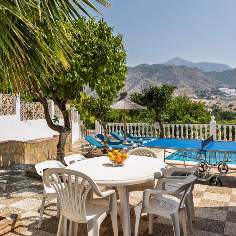 Villa Nerja with Pool, BBQ, Games & Fireplace - Villa - 28