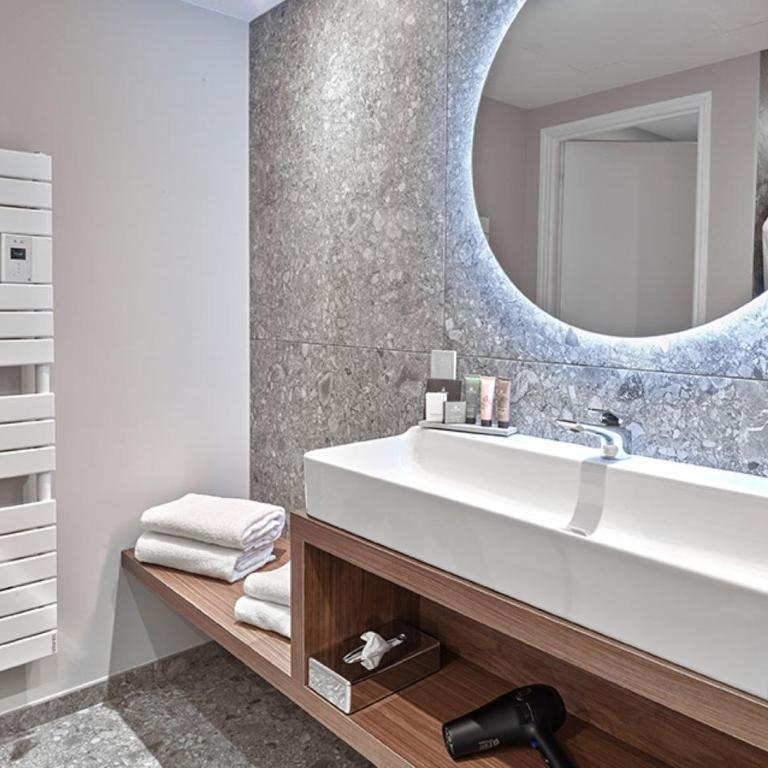 Best Western Plus Metz Technopole - Grande Suite Lit King-Size avec Canapé-Lit - Côté Rue/Non-Fumeurs - 8