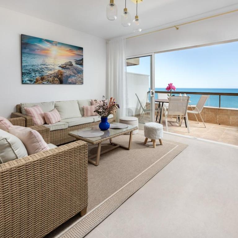 Magnificent beachfront apartment - Vacation Home - 1