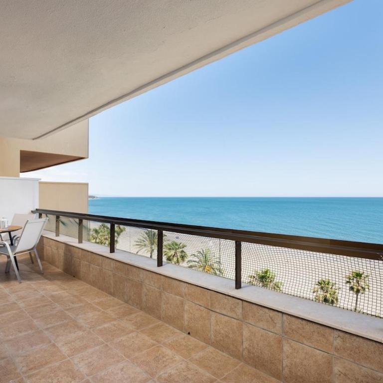 Magnificent beachfront apartment - Vacation Home - 25