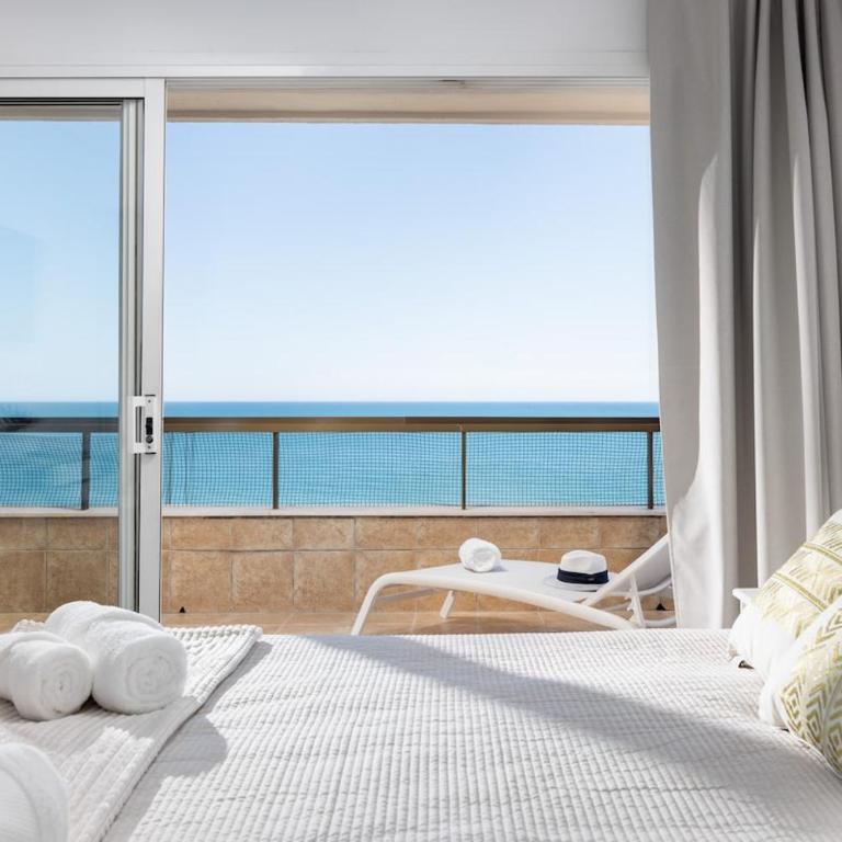 Magnificent beachfront apartment - Vacation Home - 22
