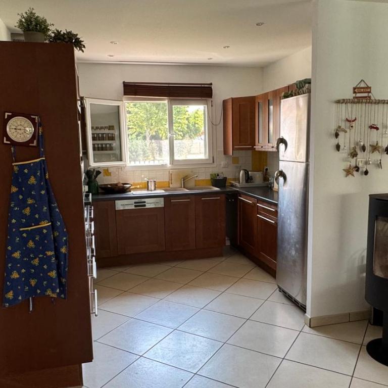 Maison entière 6 personnes, 3 lits, 2 salles de bains, parking, au calme - Villa 1 Chambre - 2