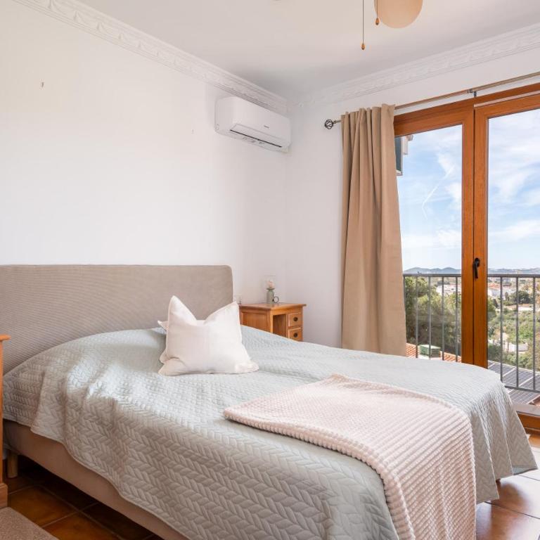 Spacious 4BR Townhouse | Private Rooftop Terrace - Ferienhaus mit 4 Zimmern - 3