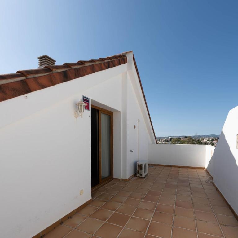 Spacious 4BR Townhouse | Private Rooftop Terrace - Ferienhaus mit 4 Zimmern - 6