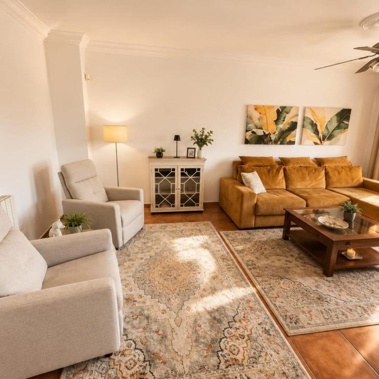 Spacious 4BR Townhouse | Private Rooftop Terrace - Ferienhaus mit 4 Zimmern - 8