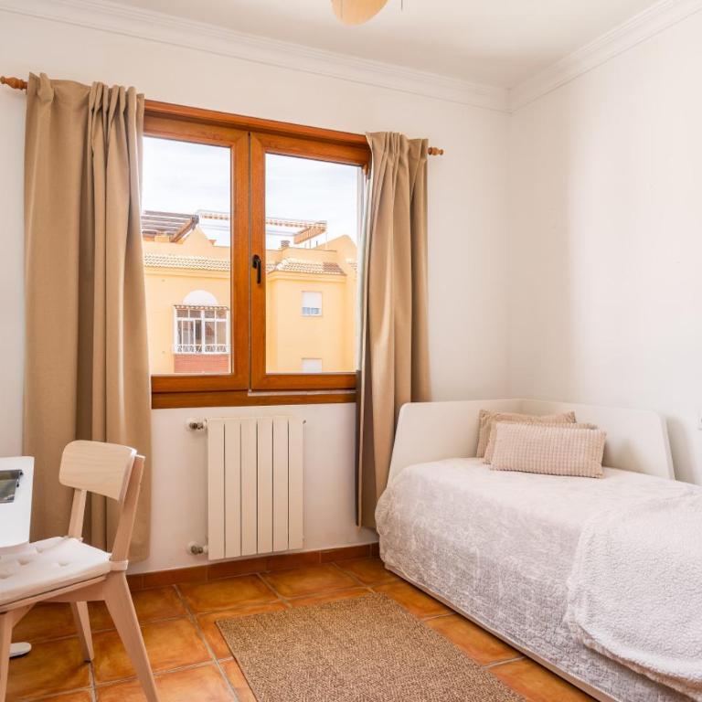 Spacious 4BR Townhouse | Private Rooftop Terrace - Ferienhaus mit 4 Zimmern - 13