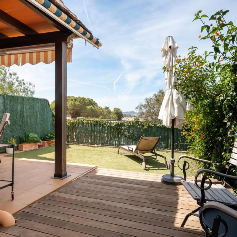 Spacious 4BR Townhouse | Private Rooftop Terrace - Ferienhaus mit 4 Zimmern - 14