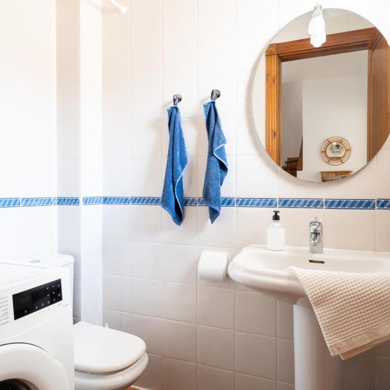 Spacious 4BR Townhouse | Private Rooftop Terrace - Ferienhaus mit 4 Zimmern - 16