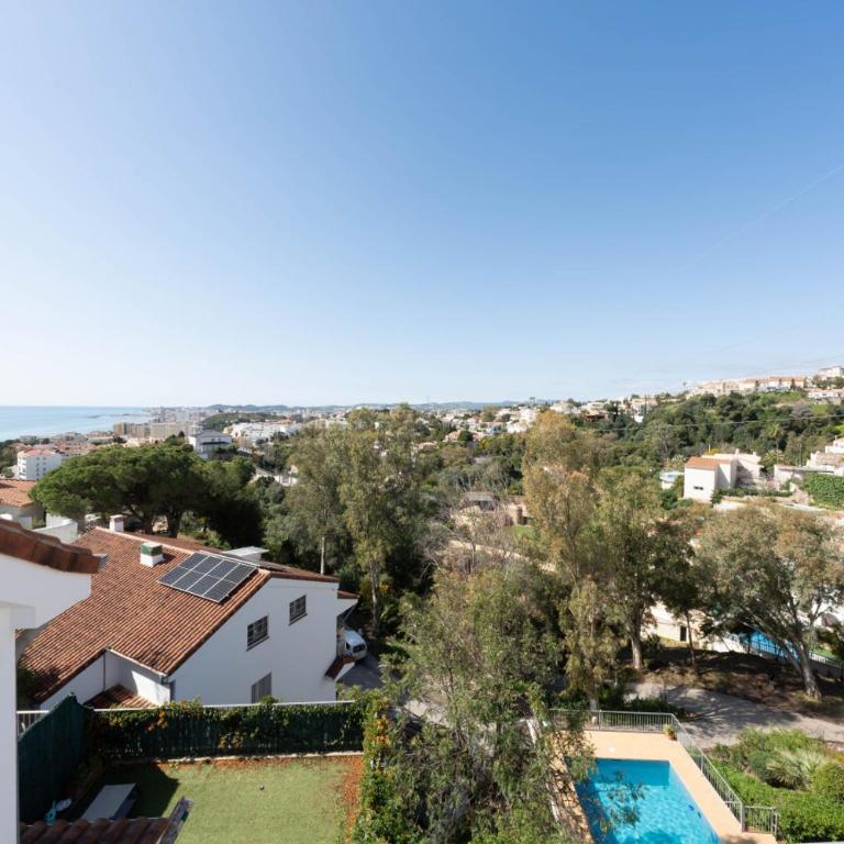 Spacious 4BR Townhouse | Private Rooftop Terrace - Ferienhaus mit 4 Zimmern - 28