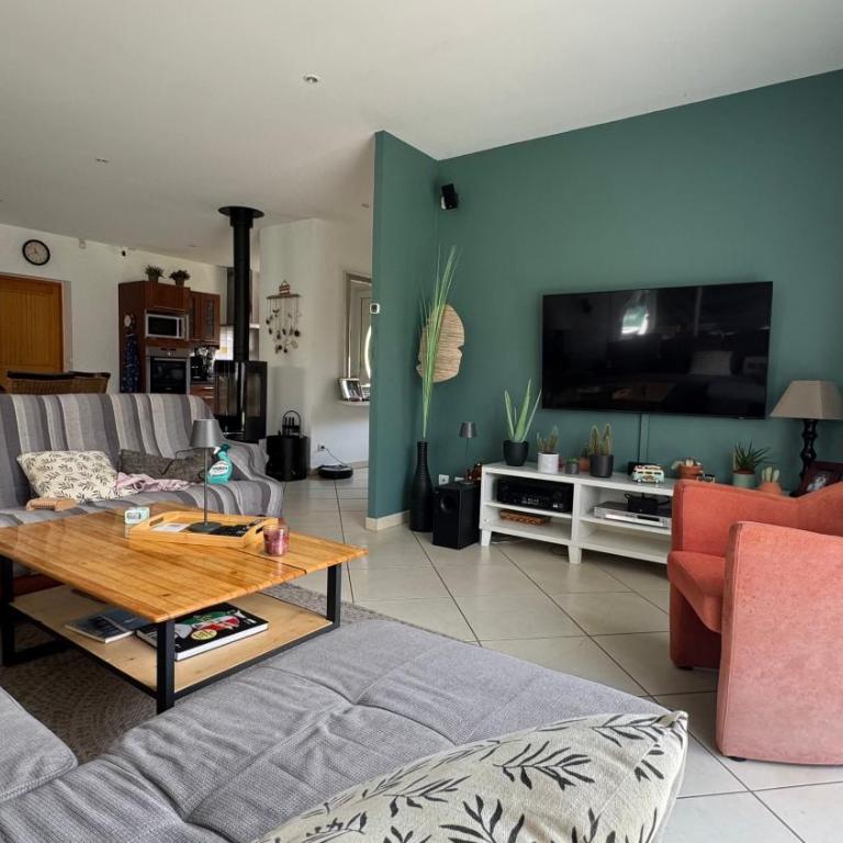 Maison entière 6 personnes, 3 lits, 2 salles de bains, parking, au calme - Villa 1 Chambre - 34